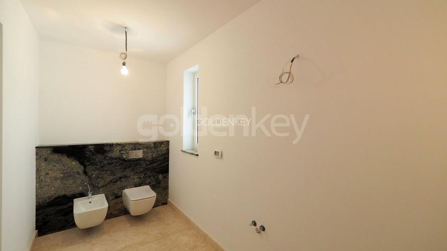 Vilă cu 7 camere, 4 bai | renovata integral 2020 | strada privata - 14