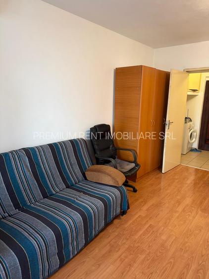 Dristor, garsoniera langa metrou, 320 euro, etaj 1 - 7