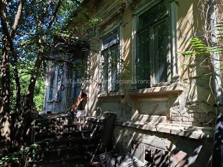 Casa Focsani parter+demisol, teren 840 mp, zona centru - 2
