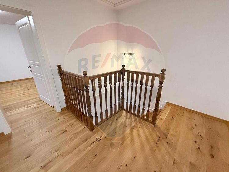 Apartament 4 camere, pe 2 niveluri si curte comuna în Centru - 19