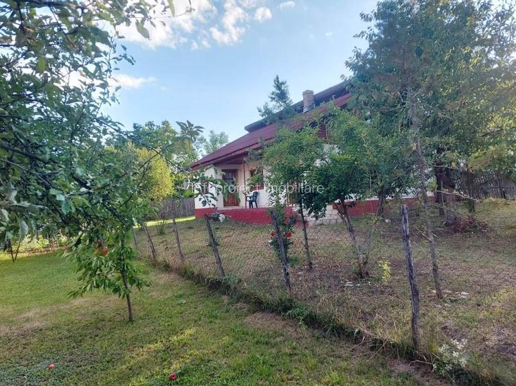 Casă cu teren generos în zonă de belvedere Pârscov - 4