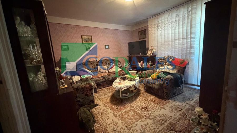 Central - Piata 700. Bloc de Caramida. Decomandat, Et 2. Posibilitate Centrala - 6