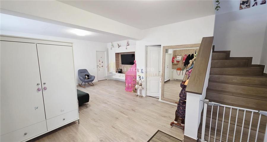 CASA 5 CAMERE 196 MP TEREN 225 MP DAMBUL ROTUND - 17