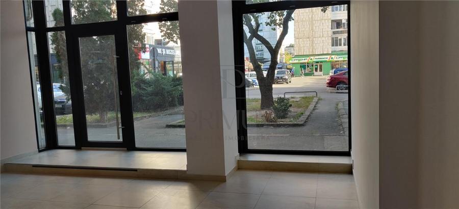 Spatiu comercial - centrala proprie - zona excelenta - trafic pietonal - 2 acce