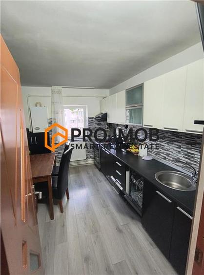 Apartament 4 camere decomandat zona Berca