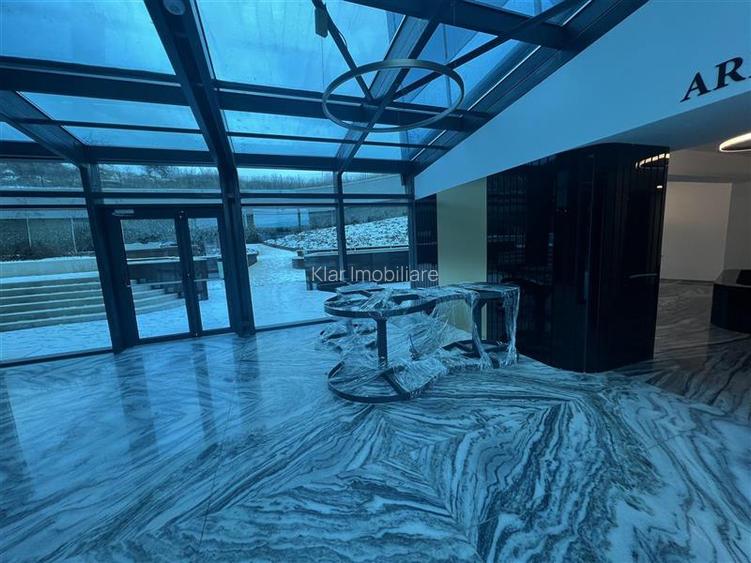 Apartament cu panorama pe 2 niveluri cu  scara interioara 115 mp si terasa  de 2 - 12