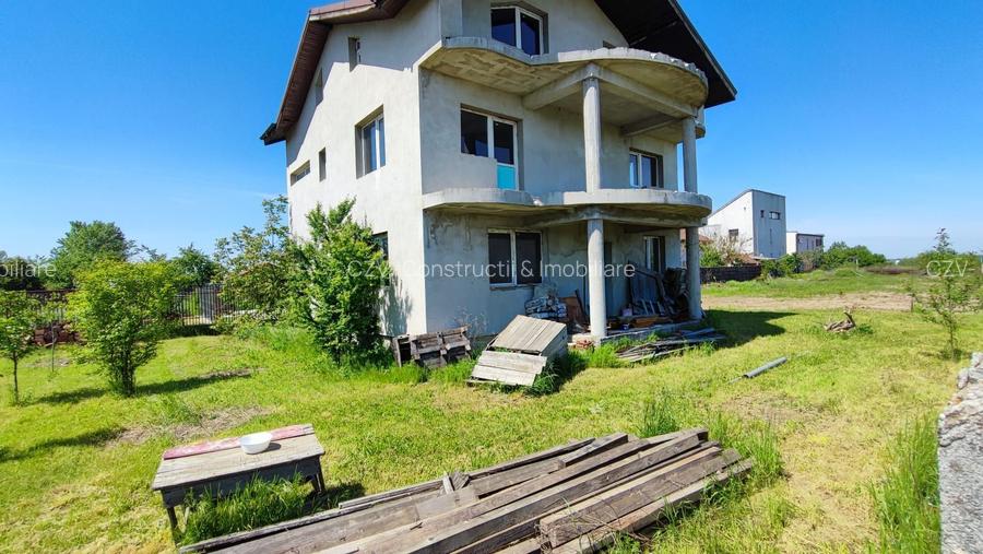 Casă spațioasă cu terase panoramice și curte mare - 3