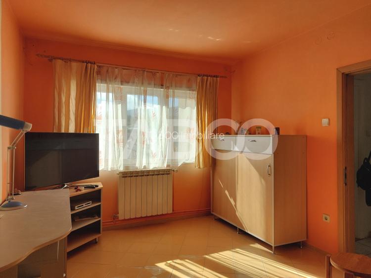 Apartament 50 mpu 2 camere etaj 3 pivnita Piata Noua Cisnadie - 5