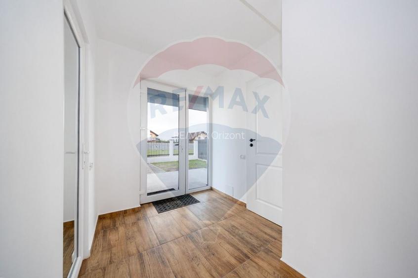 Vila moderna cu 4 camere,  P+E - teren 501 mp - 38