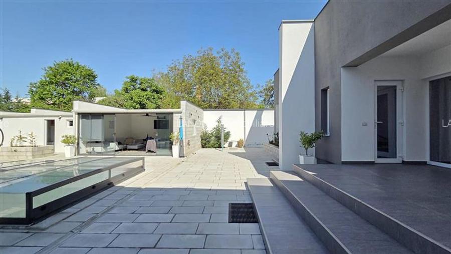 VILA PE PARTER SUPERBA MOBILATA / UTILATA CU PISICINA SI TEREN GENEROS - 28