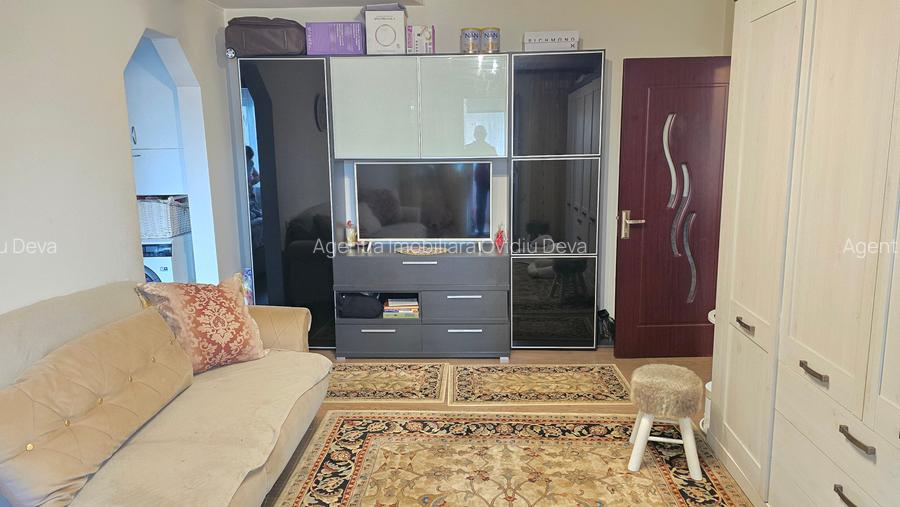 Vand apartament 3 camere in Deva, pe Al. Armatei, etaj 3,  mobilat si utilat - 3