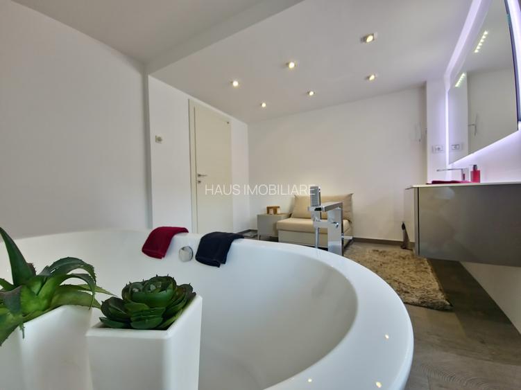 Vila deosebita  la un pas de mare mobilata si utilata - 29