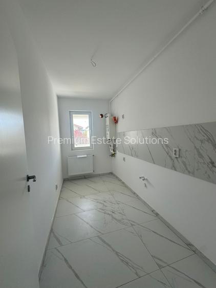 VANZARE GARSONIERA DECOMANDATA LANGA SCOALA PENTRU RARES-BLOC MIC DE 3 ETAJE - 2