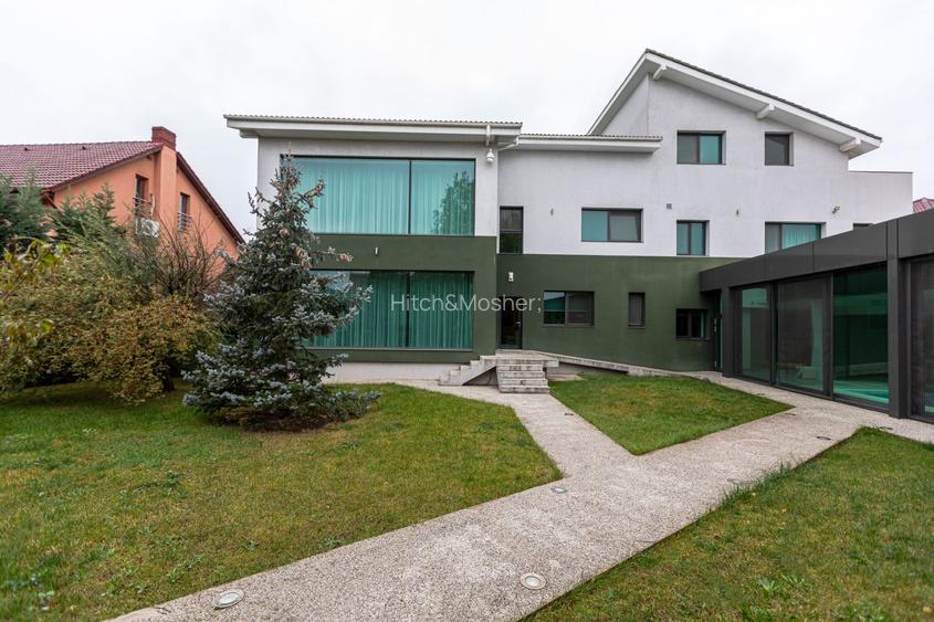 Vila, design ambitios, spatii luminoase in conexiune cu natura - 2