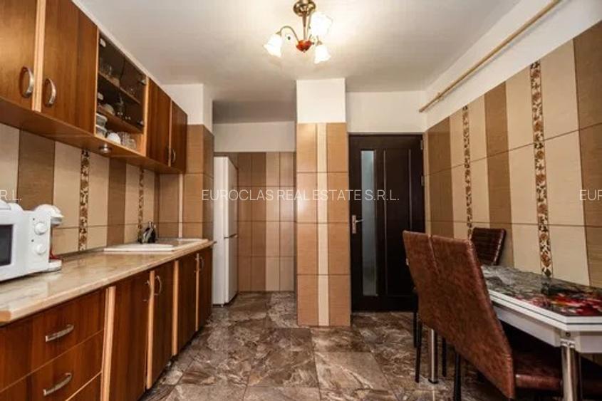 Apartament 2 camere decomandat - Inel II(Triton) - 120.000 euro (Cod E11+E12) - 5