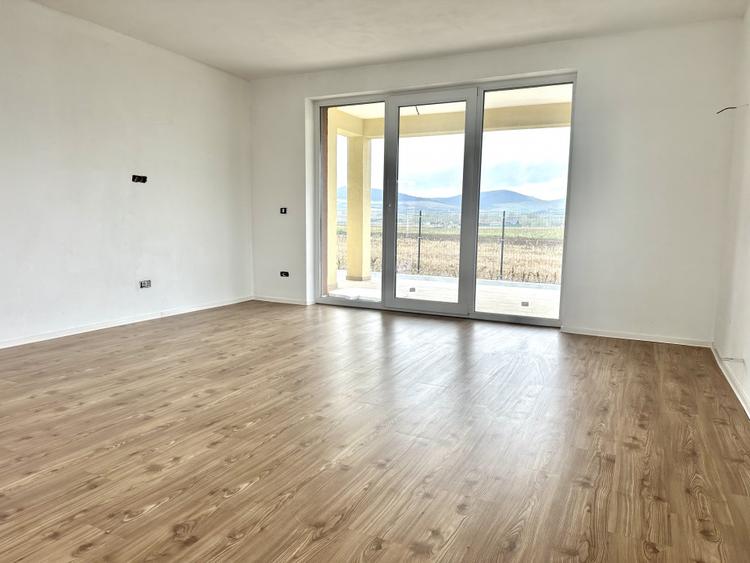 Casa NOUA 3 Camere 2 Bai Terasa 20 mp Teren 500 mp FInisata Cheie