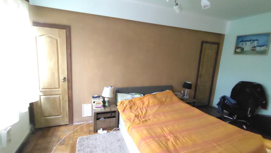 Vand apartament 3 camere in vila, cartierul Dambul Rotund