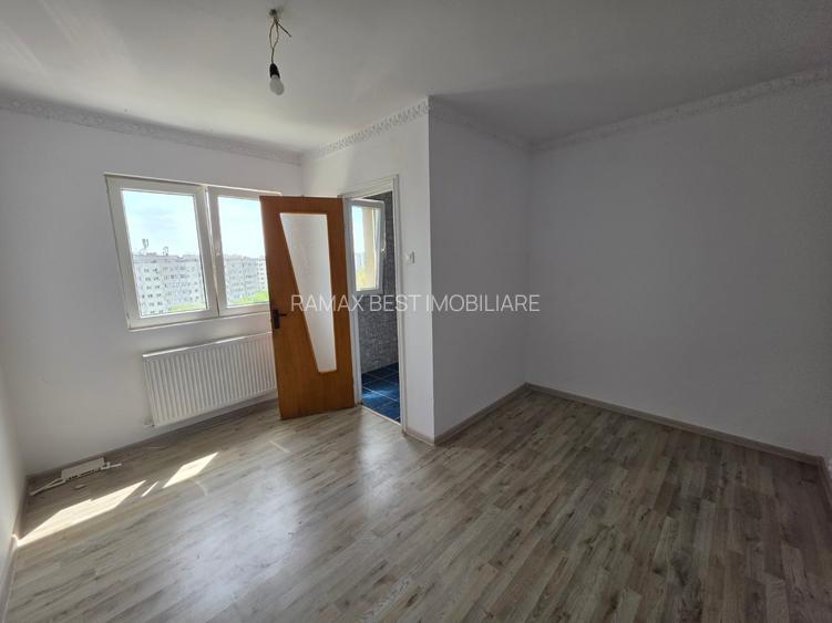 Titan, Postavarul intersectie B-ul 1 Decembrie 1918, stradal, vedere spate - 3