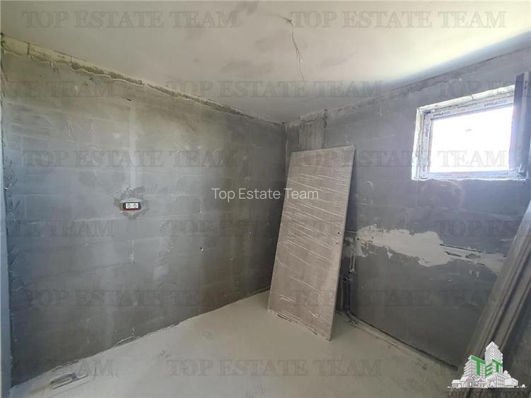 Duplex 8 camere cu doua intrari separate curte comuna Navodari - 17