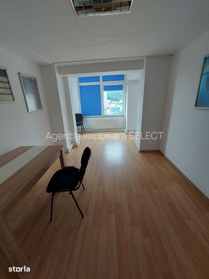 Spatiu 4 camere decomandat - 8