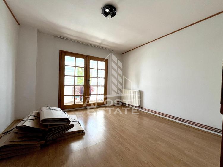 Apartament cu 3 camere, centrala proprie, zona Bucovina