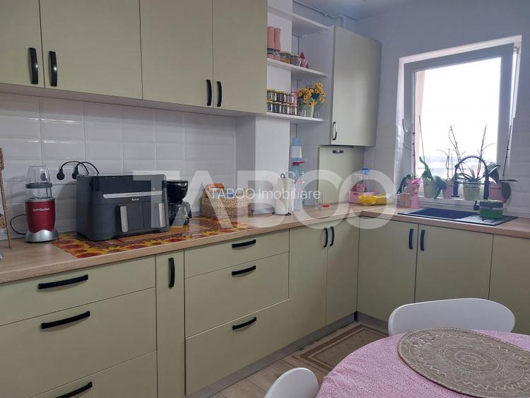 Apartament renovat 66 mp 3 camere 2 bai balcon pivnita Cisnadie - 4