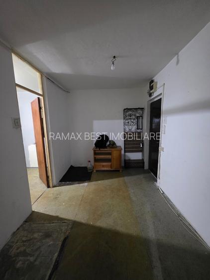 Jean Steriadi, 15 minute metrou 1 Decembrie 1918, pe Buhusi, bloc 1980 - 8