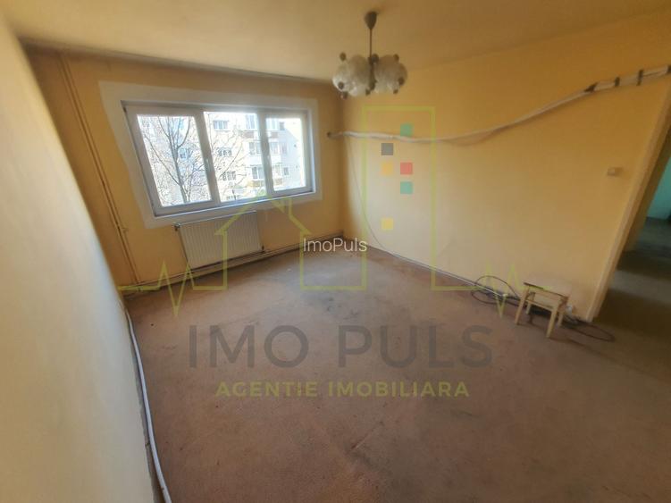 3 Camere. Etaj intermediar. Boxa. Centrala proprie. Termopane. - 2