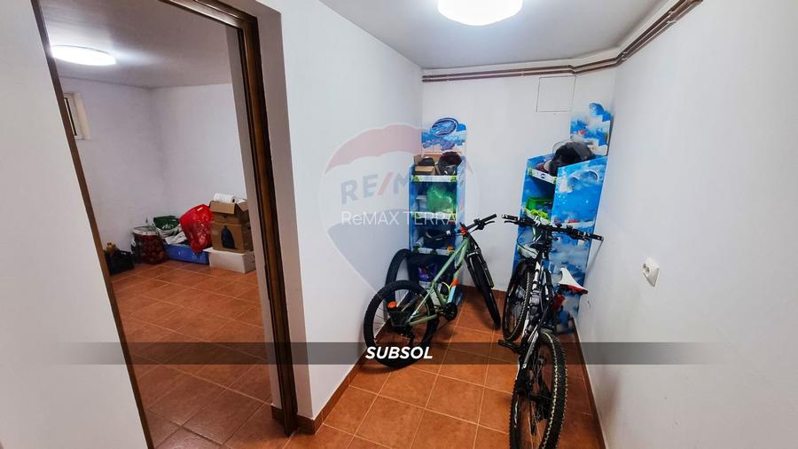 Casă / Vilă de lux cu 2 garaje, 10 camere de vânzare în BAIA MARE - 42