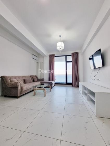 Priveliste frontala la mare, la cativa pasi de nisip - 2