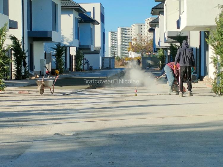 Casa individuala 5 camere in Complex  privat/3 bai / Mansarda/300 mp curte  - 10