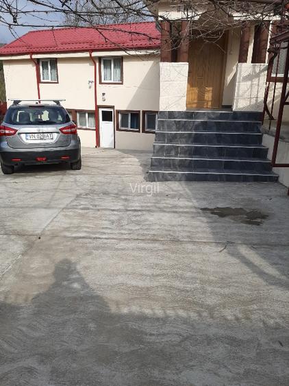 Vilă unică la liziera pădurii-stațiunea Soveja  - 8