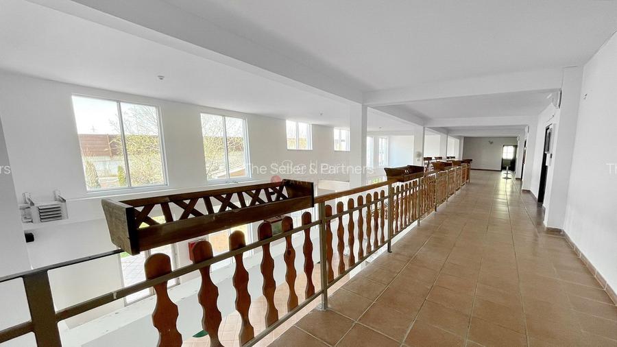 Spatiu Comercial cu Multiple Functionalitati - 16