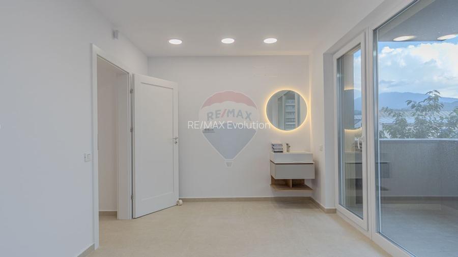 Clinica medicala-9 cabinete- URBAN PLAZA - bloc 15 parter! - 18