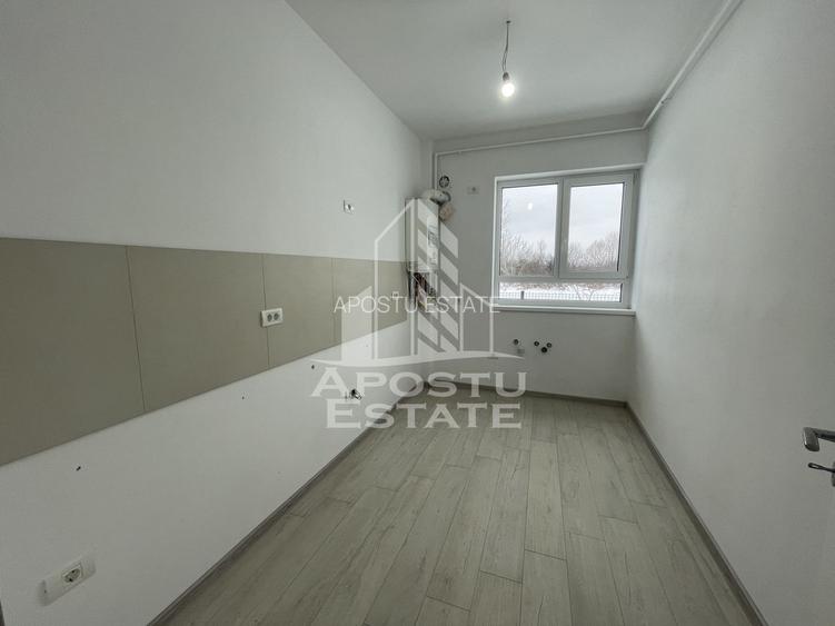 Spatiu comercial + loc parcare, 53 mp, Zona Planetelor - 4