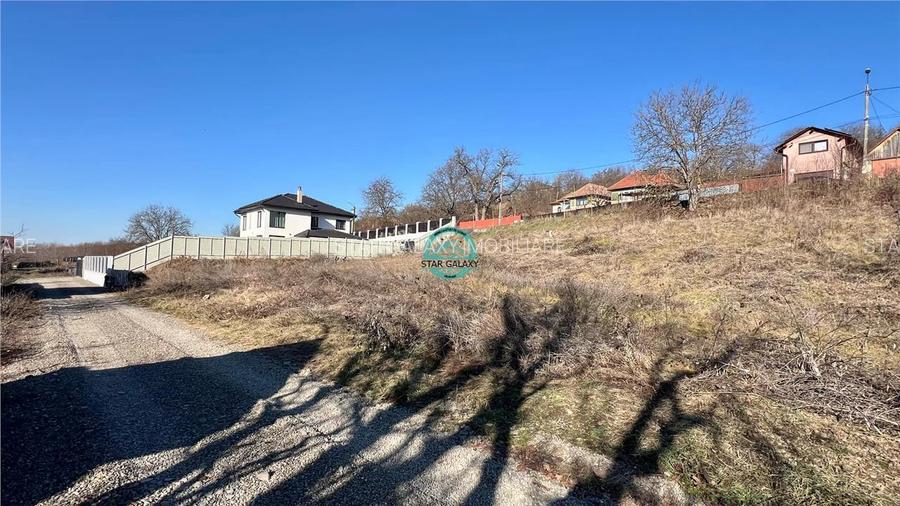 Vand teren cu suprafata de 835 mp str Viile Dealului Mic l - 2