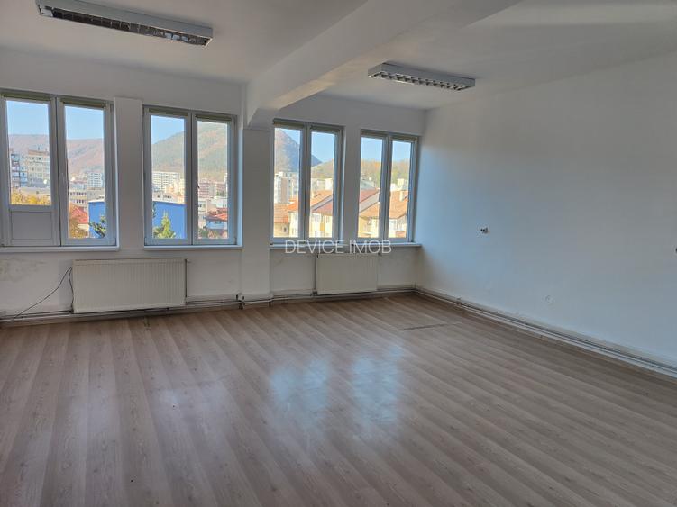 Ciucas--Spatiu birouri 260 mp compartimentat ,parcare ,liber - 3