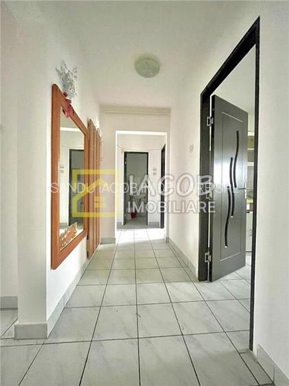 Apartament 4 camere decomandate, etajul 2, zona Narcisa / Republicii - 11