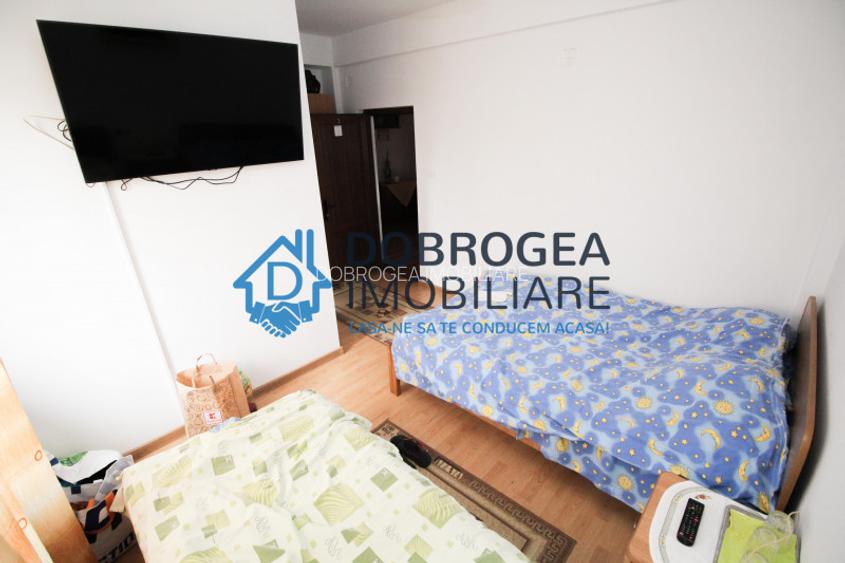 9 Mai -Camere de inchiriat pentru muncitori in vila, 9 camere, iesire la lac - 9