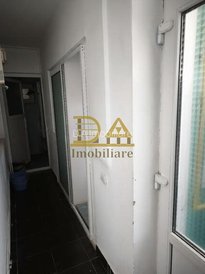 Garsoniera in vila de inchiriat, centrala proprie, Aparatorii Patriei - 2