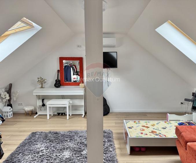 Casă / Vilă cu 4 camere de vânzare - 8