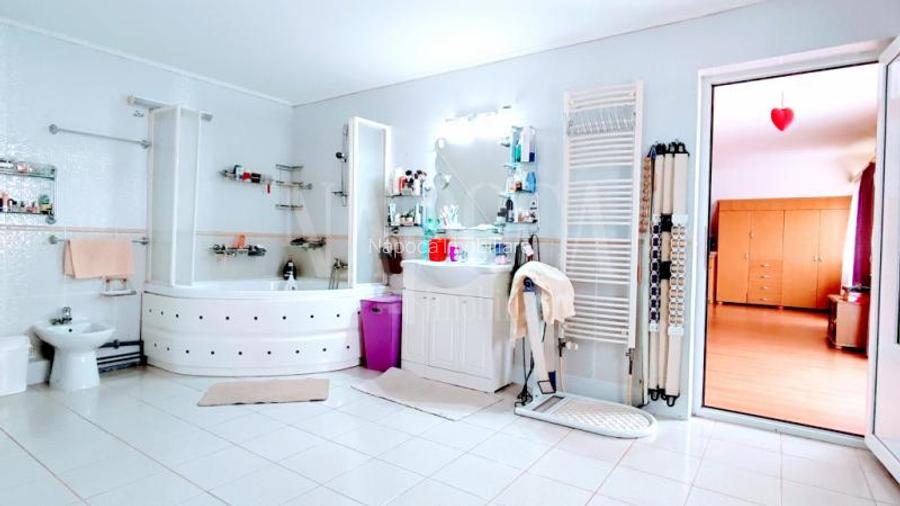 Casa 5 camere de vanzare in Sanmartin - 9