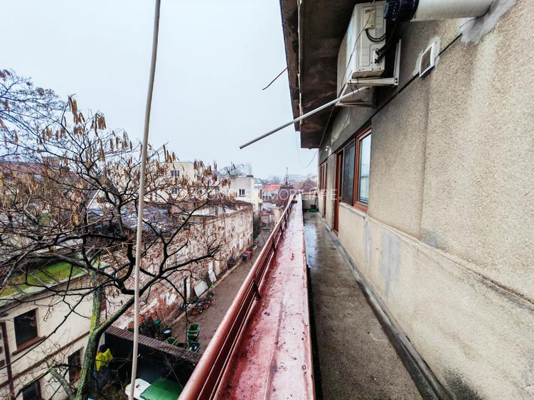 Piata Constitutiei | Poiana Florilor |  Etaj 2 din 4 la cheie | centrala proprie - 5