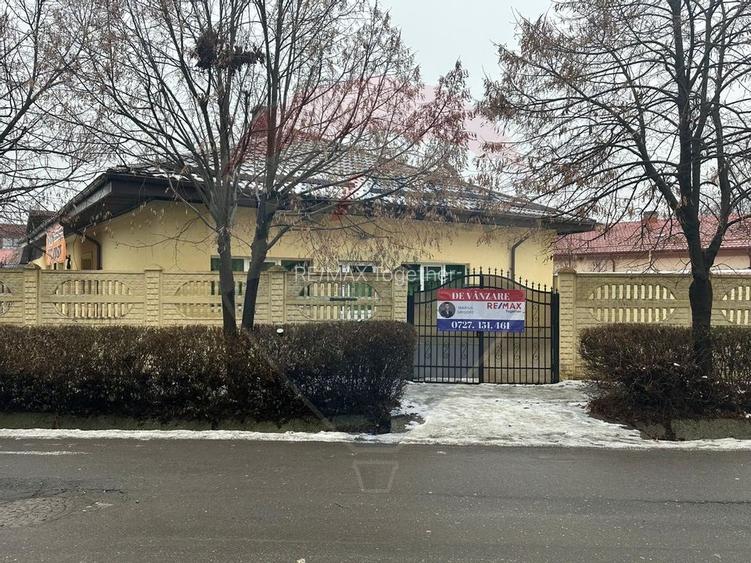 Casă spațioasă 6 camere, 2 băi, garaj spatios și terasă - 40