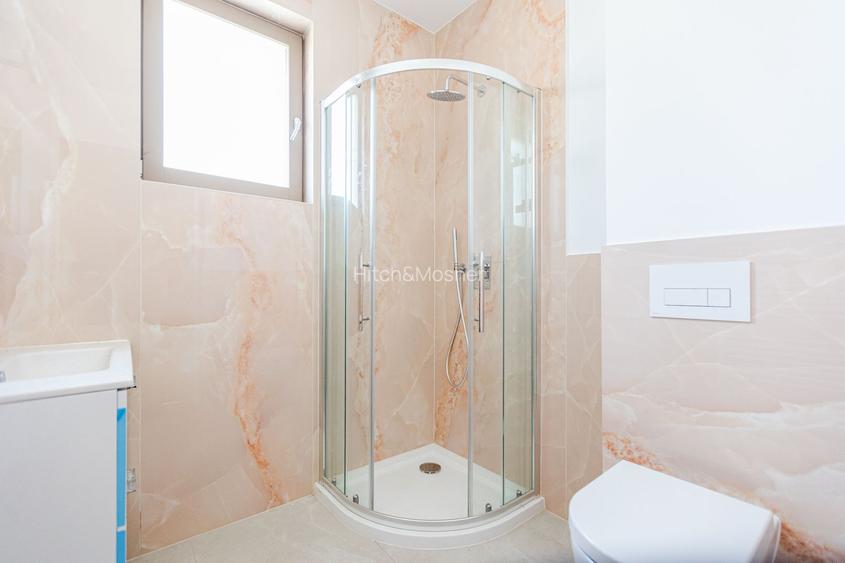 Casa Modernă cu Spații Vitrate Generoase - 8