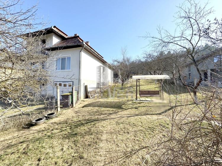 Casa pe 3 niveluri cu teren de 1900 mp in Com. Baisoara. - 2
