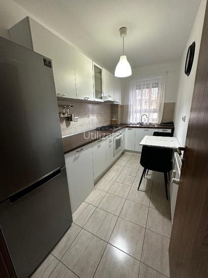  Închiriez apartament cu 2 camere decomandate și parcare privată  - 3
