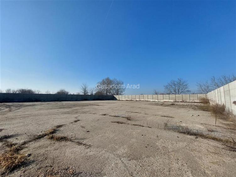 Teren ingradit si betonat, in apropiere de Aeroport - 4
