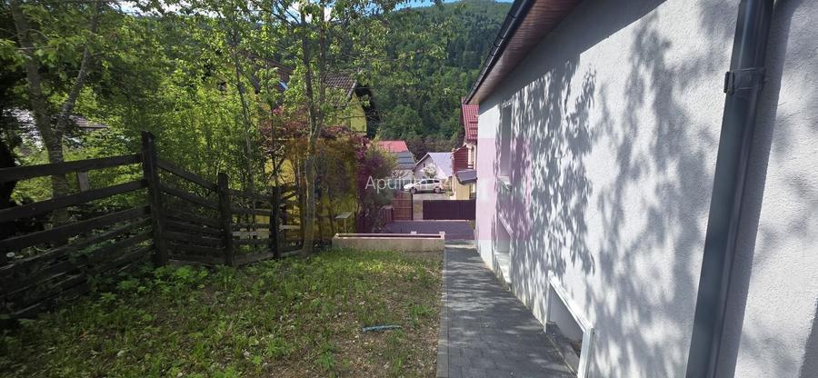 Casa de vanzare cu 2 apartamente in Azuga - 25