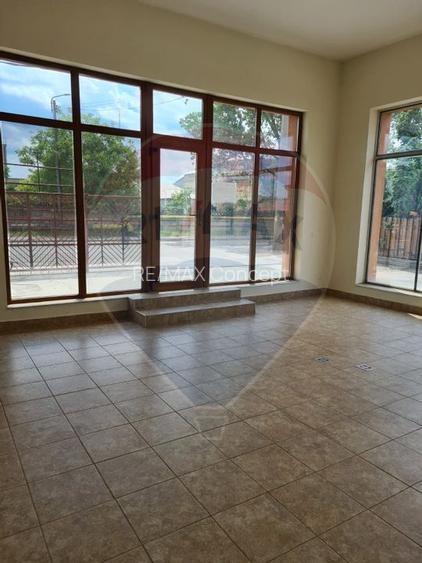 Spațiu comercial de închiriat - 2